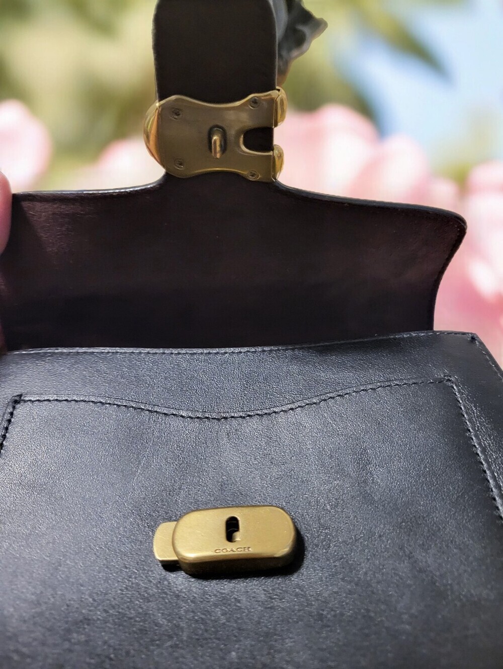 Coach TABBY TOP HANDLE 20. Black Polished Leather. - Picture 6 of 15